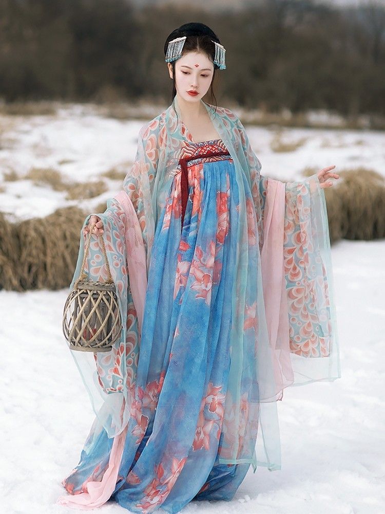 Childrens New Year Celebration:The Splendid Hanfu Costumes of Little Girls