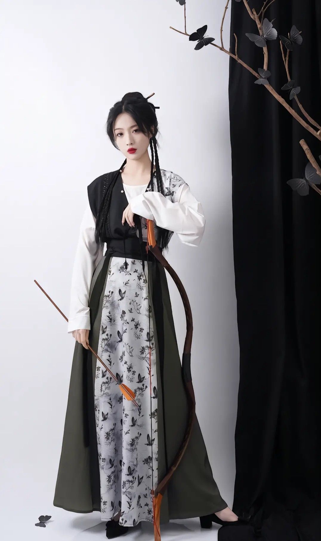 Exotic Charm of Hanfu:The Magic of Traditional Chinese Costume Exotic Charm of Hanfu:The Magic of Traditional Chinese Costume