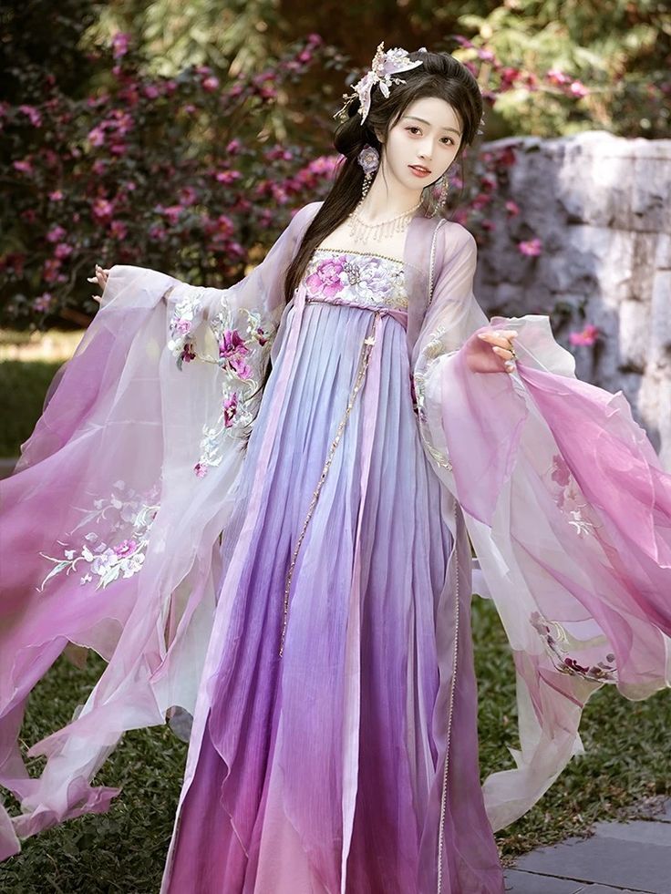 The Journey of a High School Student in the World of Hanfu:The Story of Du Ruohan The Journey of a High School Student in the World of Hanfu:The Story of Du Ruohan