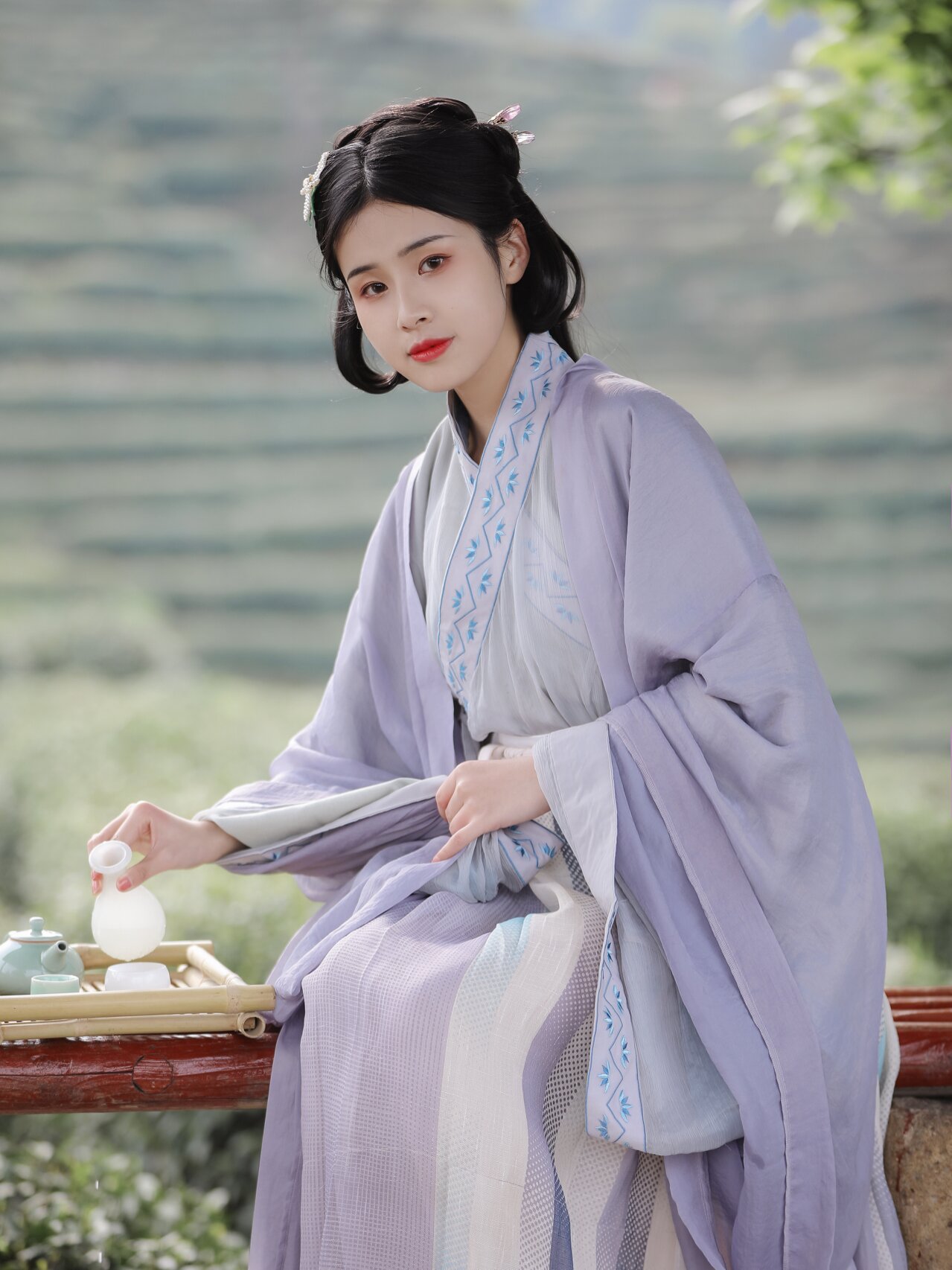 The Art of Cheongsam Hair Accessories and the Nape of the Neck The Art of Cheongsam Hair Accessories and the Nape of the Neck