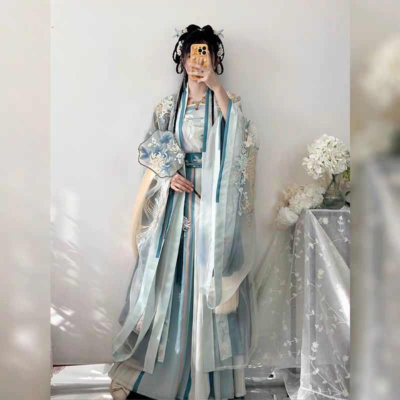 The Rise of Hanfu Fashion:Exploring the Beauty of Cross-Collared Blouses with Inner Layers The Rise of Hanfu Fashion:Exploring the Beauty of Cross-Collared Blouses with Inner Layers