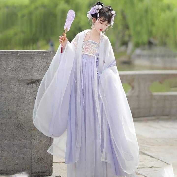 Petite Charm:A Two-Piece Cheongsam Ensemble