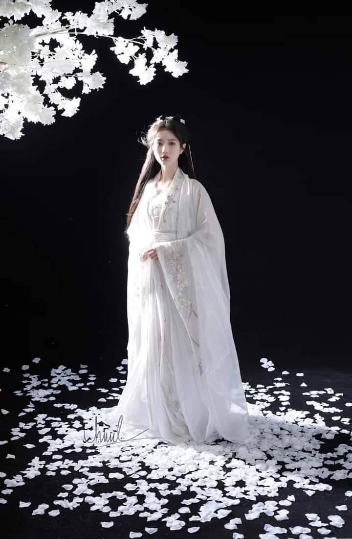 The Art of Pairing Pants with Cheongsam Blouses:Fashionable Combinations
