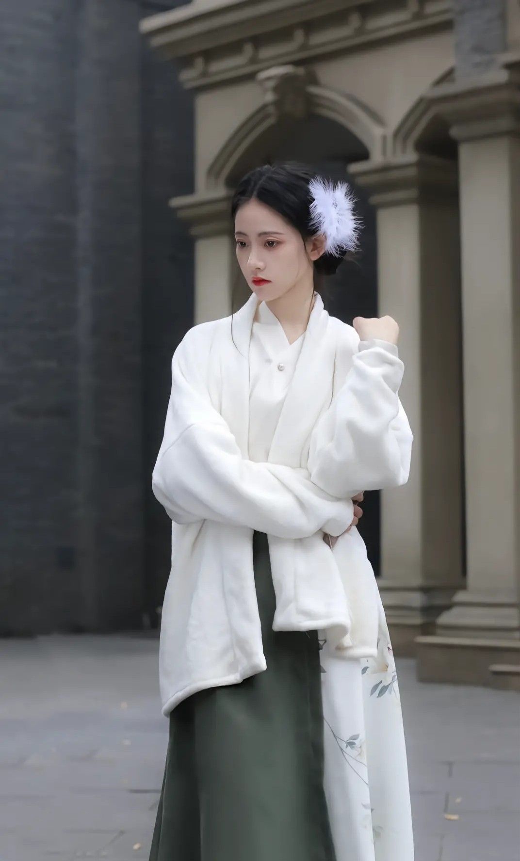 Styling High-Heeled Shoes with a Horseface Skirt:Fashion Tips and Trends