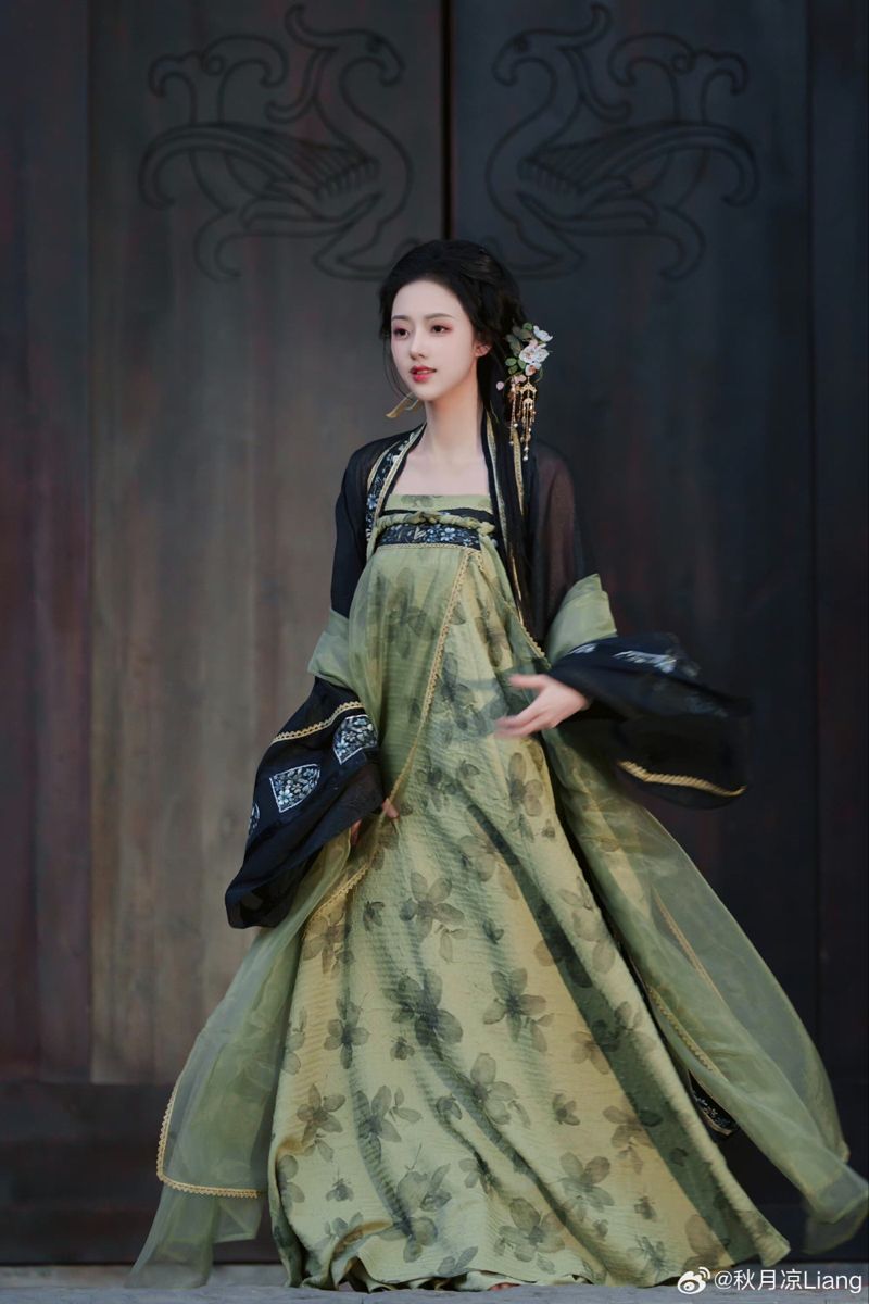 Yao Mèis Hanfu Xiaoqiao:The Enchantment of Traditional Chinese Beauty Yao Mèis Hanfu Xiaoqiao:The Enchantment of Traditional Chinese Beauty