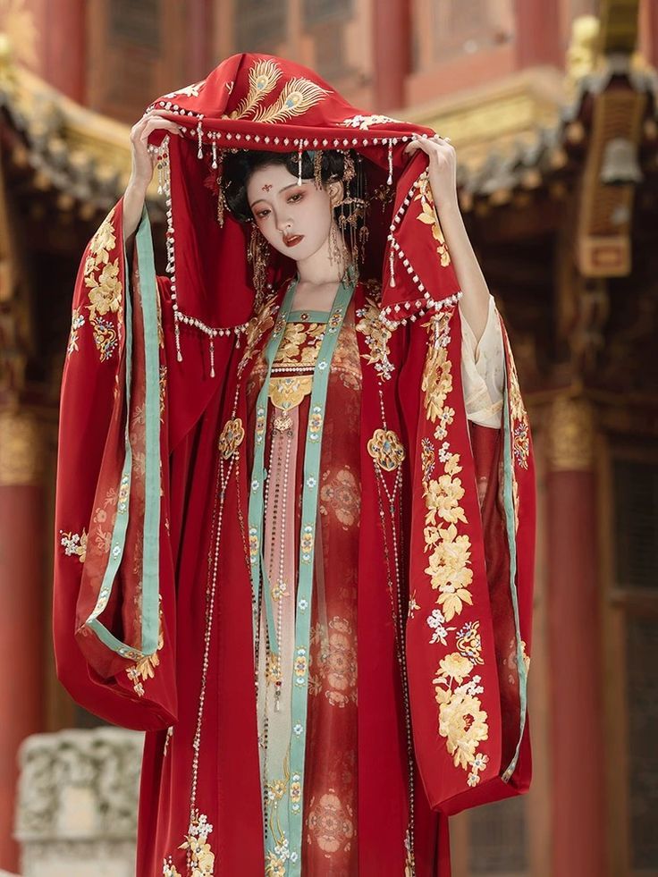 The Elegance of Cheongsam as a Toast-Bearing Bride’s Attire The Elegance of Cheongsam as a Toast-Bearing Bride’s Attire