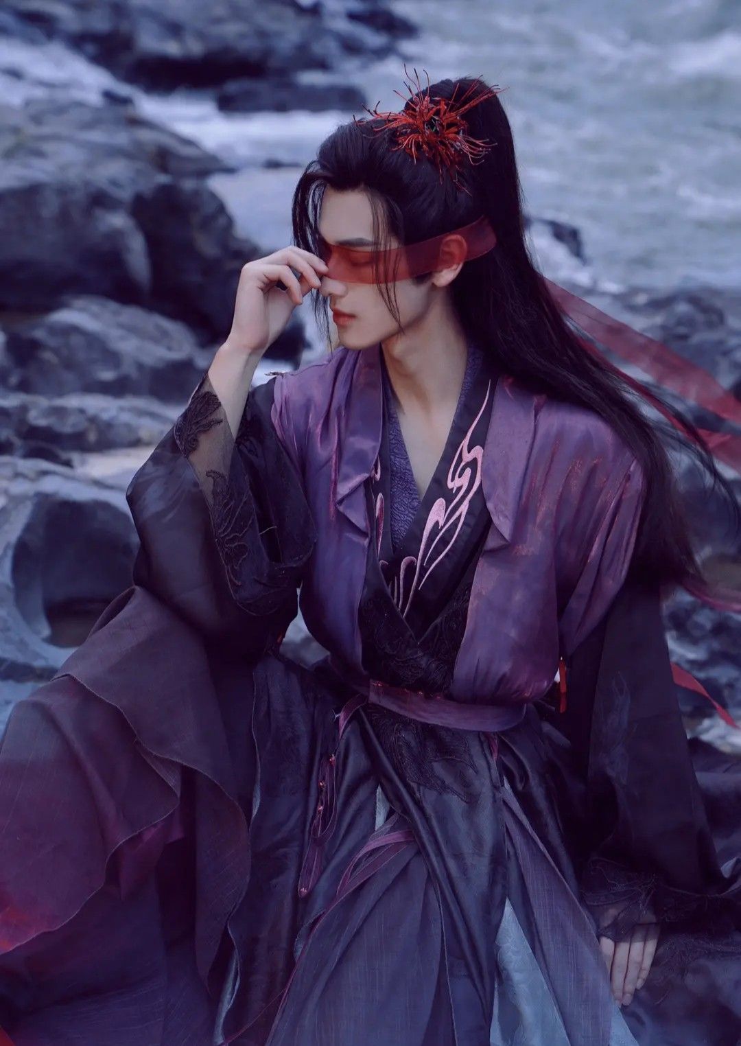 The Enigma of Traditional Hanfu Costume:A White汉服女子的优雅与魅力 The Enigma of Traditional Hanfu Costume:A White汉服女子的优雅与魅力