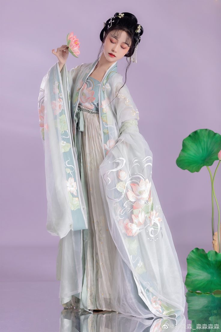 Traditional Womens Clothing:The Charm of Tangzhuang and Hanfu Traditional Womens Clothing:The Charm of Tangzhuang and Hanfu