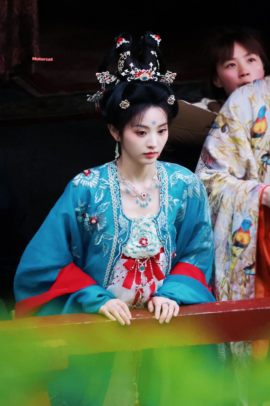 Elegant High-slit Cheongsam:A Symbol of Luxury and Cultural Splendor
