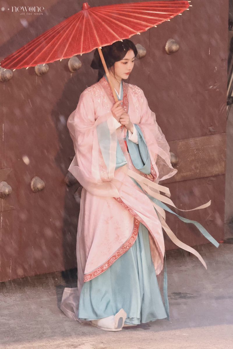 The Enigma of Ancient White Headgear:A Closer Look into Traditional Chinese Costume