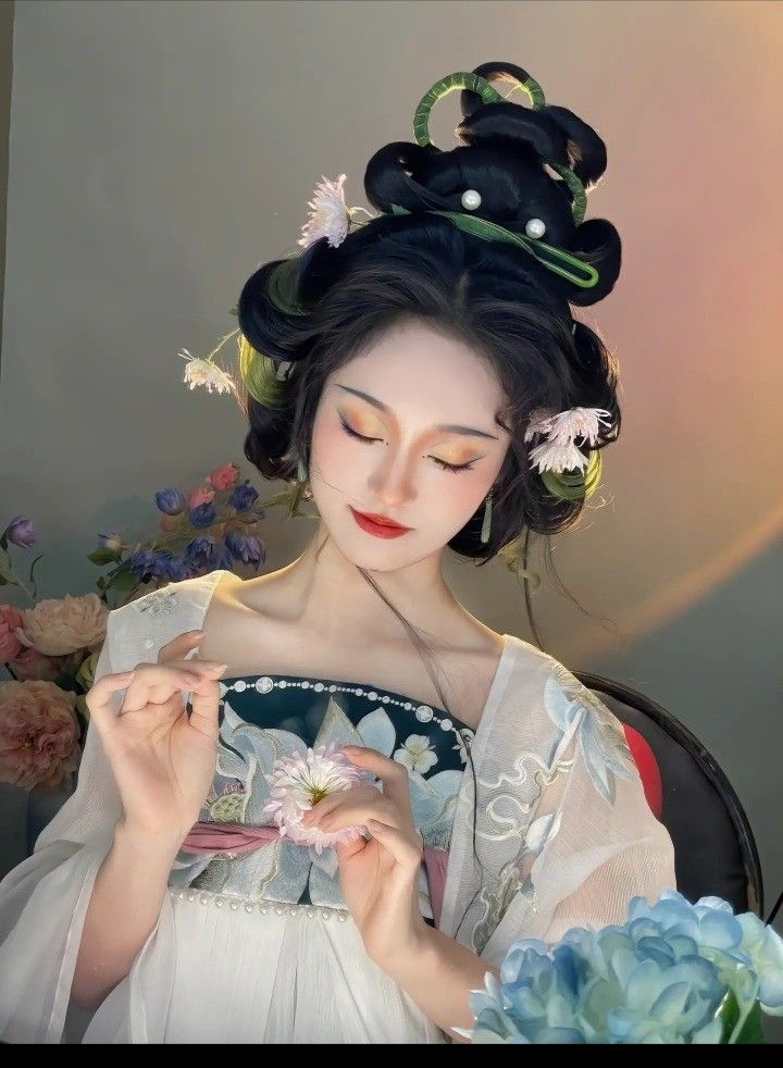 Ming Style Cheongsam:Embracing the Classic in Autumn and Winter Ming Style Cheongsam:Embracing the Classic in Autumn and Winter