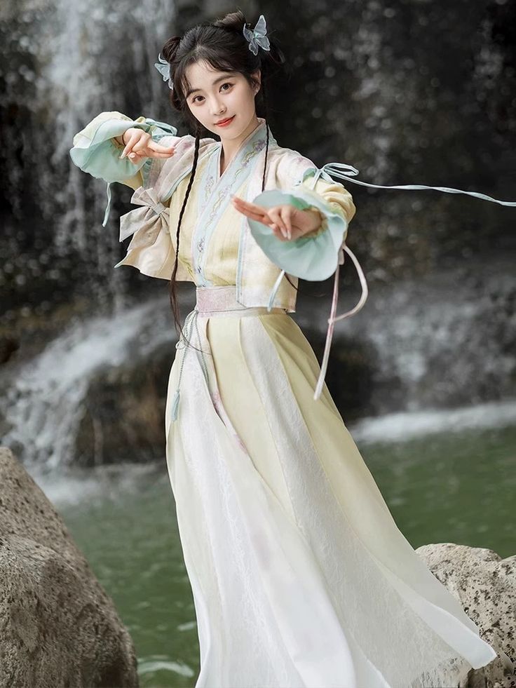 Autumn Elegance in Zhongda:Childrens Traditional Hanfu for Girls