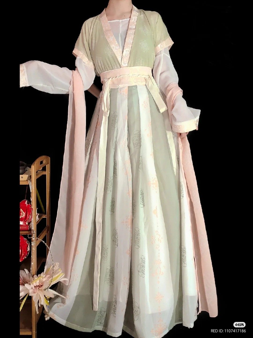 Blooming Beauty:A Students Journey into the Original Hanfu of Flower God Chronicles Blooming Beauty:A Students Journey into the Original Hanfu of Flower God Chronicles