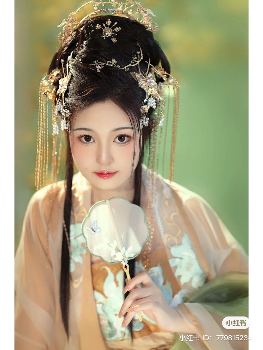 The Elegance of Cheongsam,Chunky Heels and Dazzling Single Shoes for Women The Elegance of Cheongsam,Chunky Heels and Dazzling Single Shoes for Women