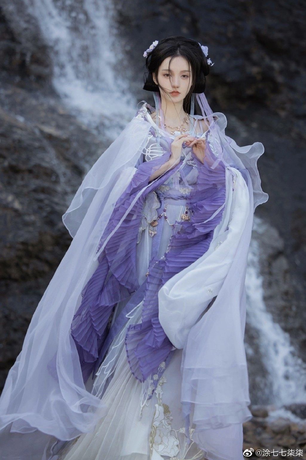 Hanfu Fashion in Chen Qing Ling:Xiao Zhans Enchanting Transformation Hanfu Fashion in Chen Qing Ling:Xiao Zhans Enchanting Transformation
