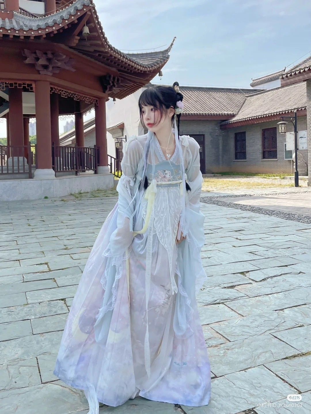 Modernizing the Wedding Qipao:A Blend of Tradition and Innovation Modernizing the Wedding Qipao:A Blend of Tradition and Innovation