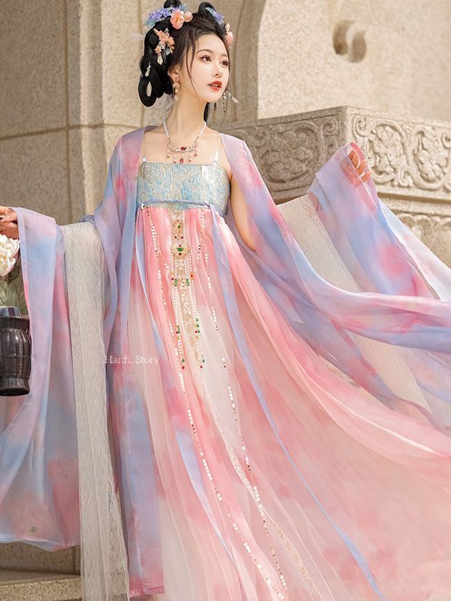 Reimagining Traditional Cheongsam for Spring-Summer:Modern Updates and Innovations