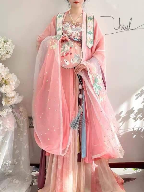Cloudy Crane in Ethnic Han Robe:The Enchanting Tale of a仙鹤(Sacred Crane) Cloudy Crane in Ethnic Han Robe:The Enchanting Tale of a仙鹤(Sacred Crane)