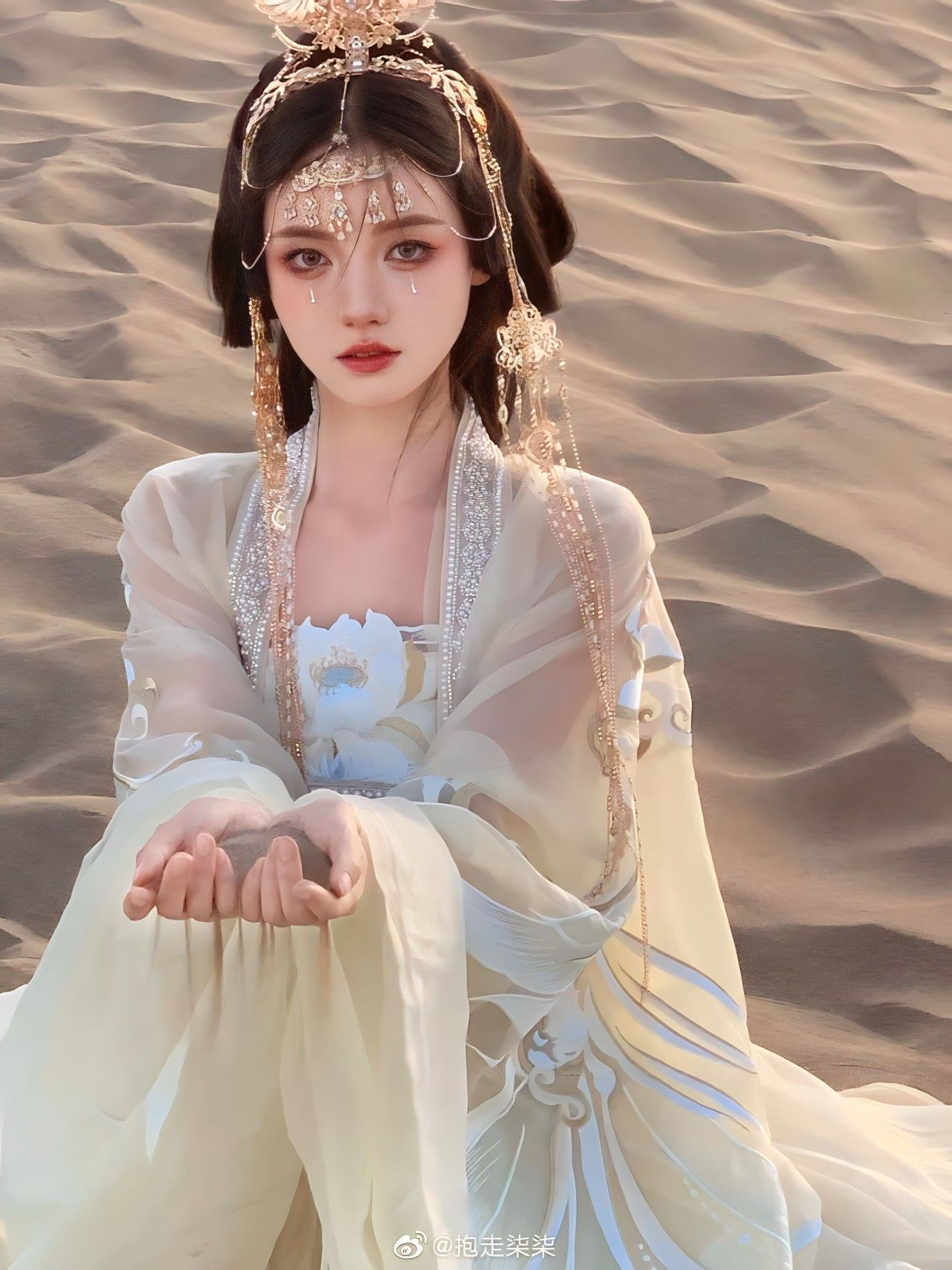 The Splendor of Traditional Chinese Clothing:The Xiapei Hanfu and the Horseface Skirt