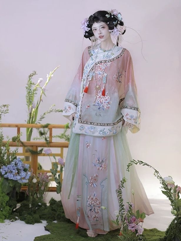 The Lion Embroidery Ball and Horseface Skirt:A Blend of Tradition and Creativity