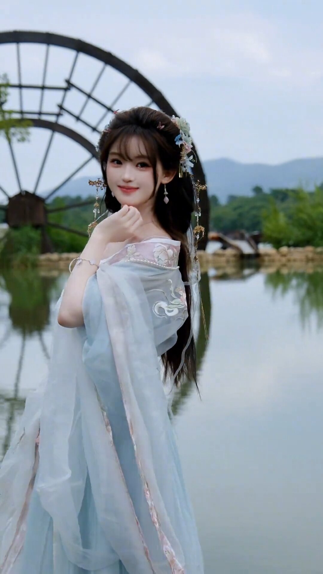 Silk Fabric Cheongsam:A Traditional Elegance Reinterpreted Silk Fabric Cheongsam:A Traditional Elegance Reinterpreted