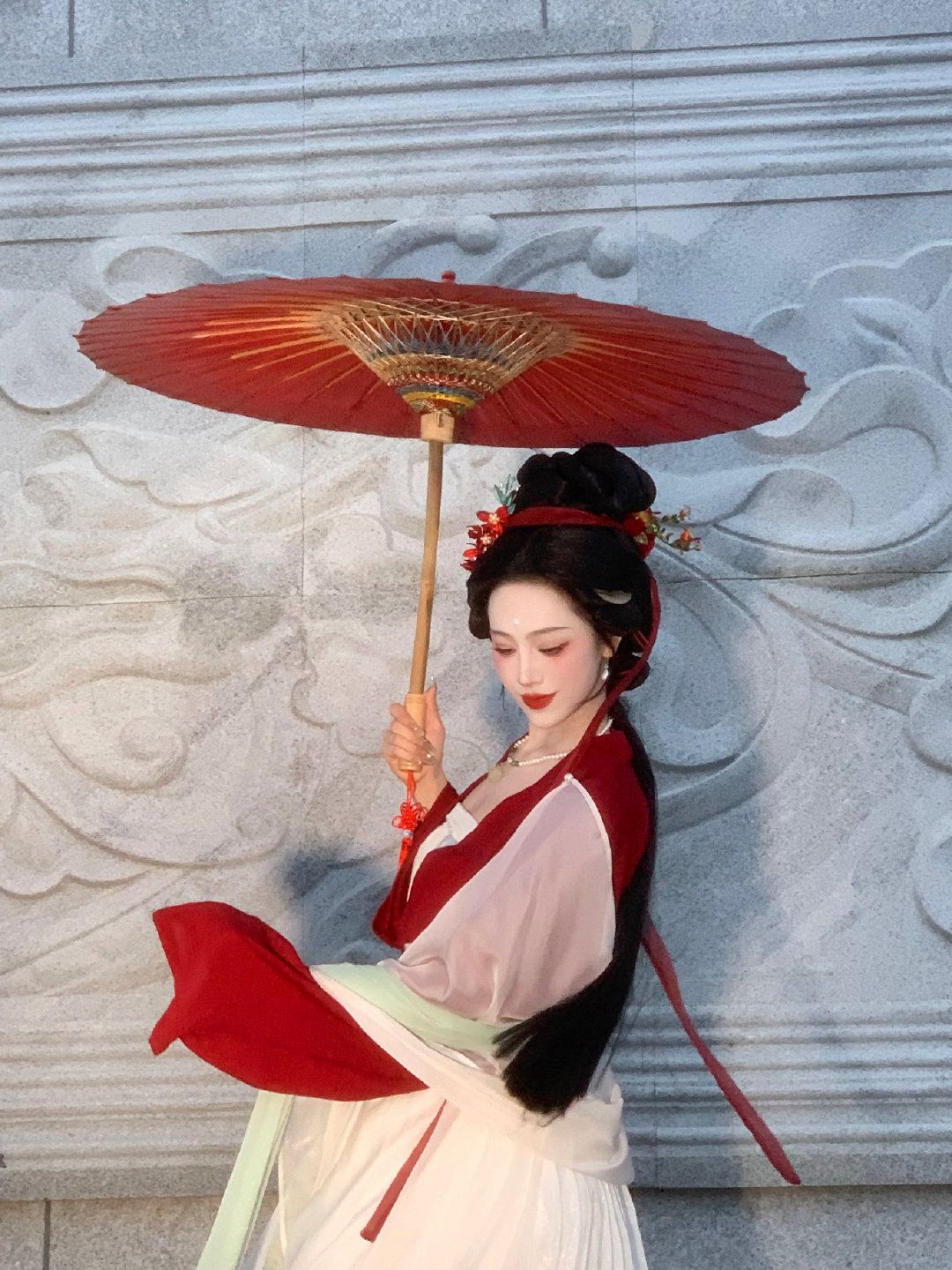 Reimagining the Traditional Han Element:The Evolution of the Horseface Skirt