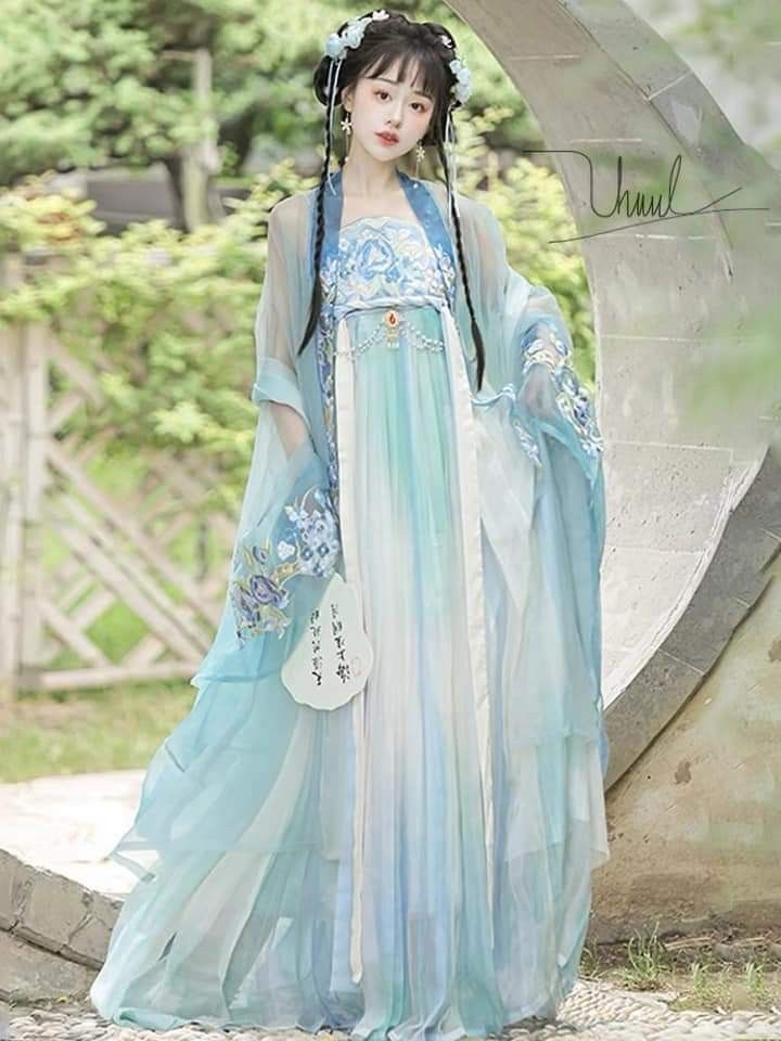 Ancient Charm of Our闺蜜汉服 Journey:Uniting in Traditional Beauty Ancient Charm of Our闺蜜汉服 Journey:Uniting in Traditional Beauty