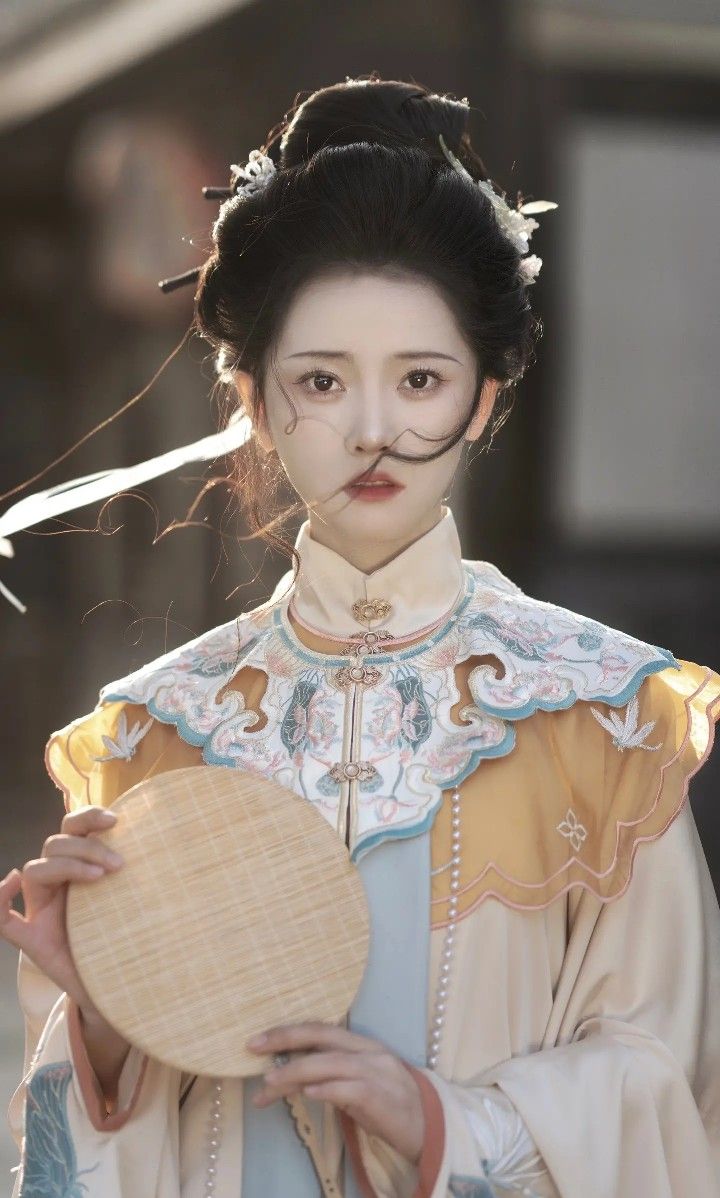 Reinventing Traditional Hanfu Fashion:Daily Comfort and Otherworldly Elegance Reinventing Traditional Hanfu Fashion:Daily Comfort and Otherworldly Elegance