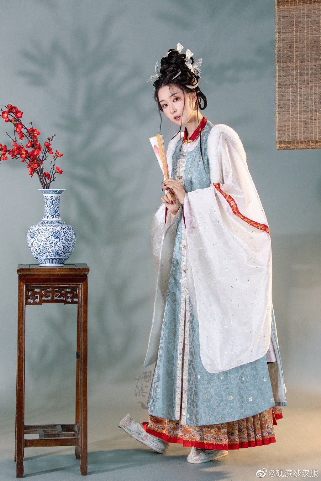 The Official Flagship Store of Liuliqiao Cheongsam:A Journey into Traditional Elegance