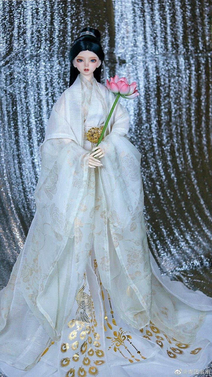 Young Girls in Hanfu Community:The Journey of an 11-Year-Old汉服爱好者 Young Girls in Hanfu Community:The Journey of an 11-Year-Old汉服爱好者