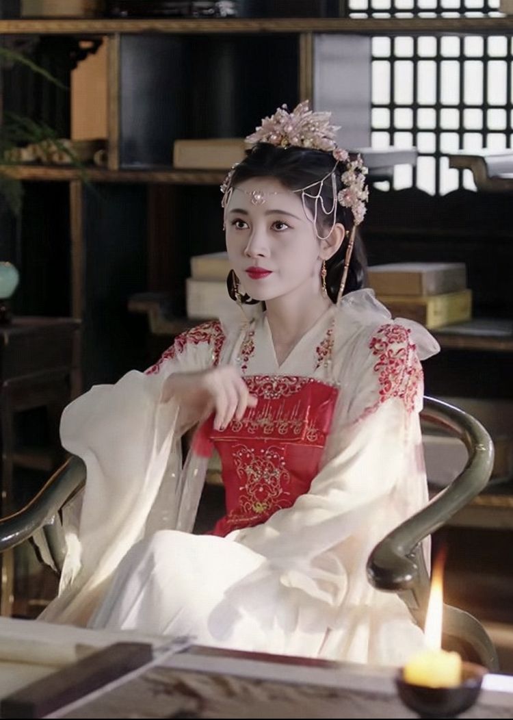 Original Hanfu Fashion at Lingqitang:A Journey into Traditional Chinese Elegance Original Hanfu Fashion at Lingqitang:A Journey into Traditional Chinese Elegance