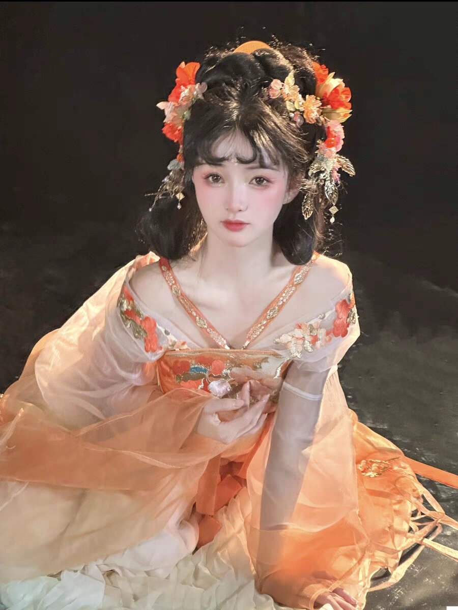 The Enchanting Queen of Hanfu:A Girl Childs Journey to a Fairy-like Empress The Enchanting Queen of Hanfu:A Girl Childs Journey to a Fairy-like Empress