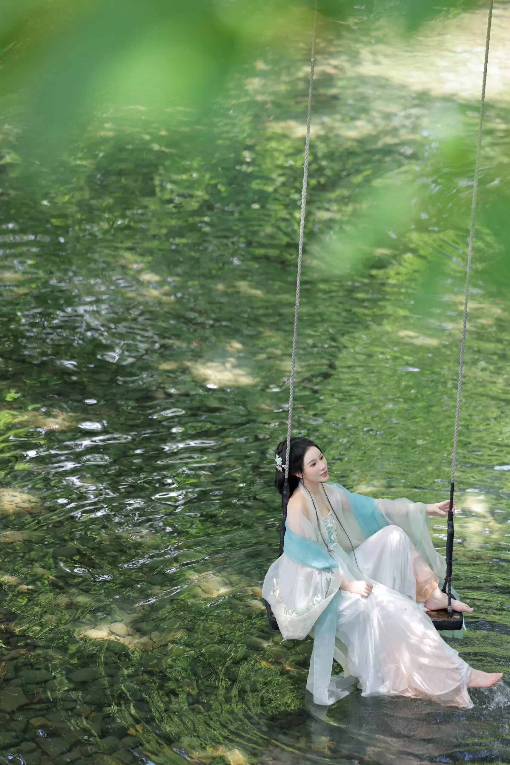 Traditional Ming-Style Hanfu Shoes for Girls:A Closer Look