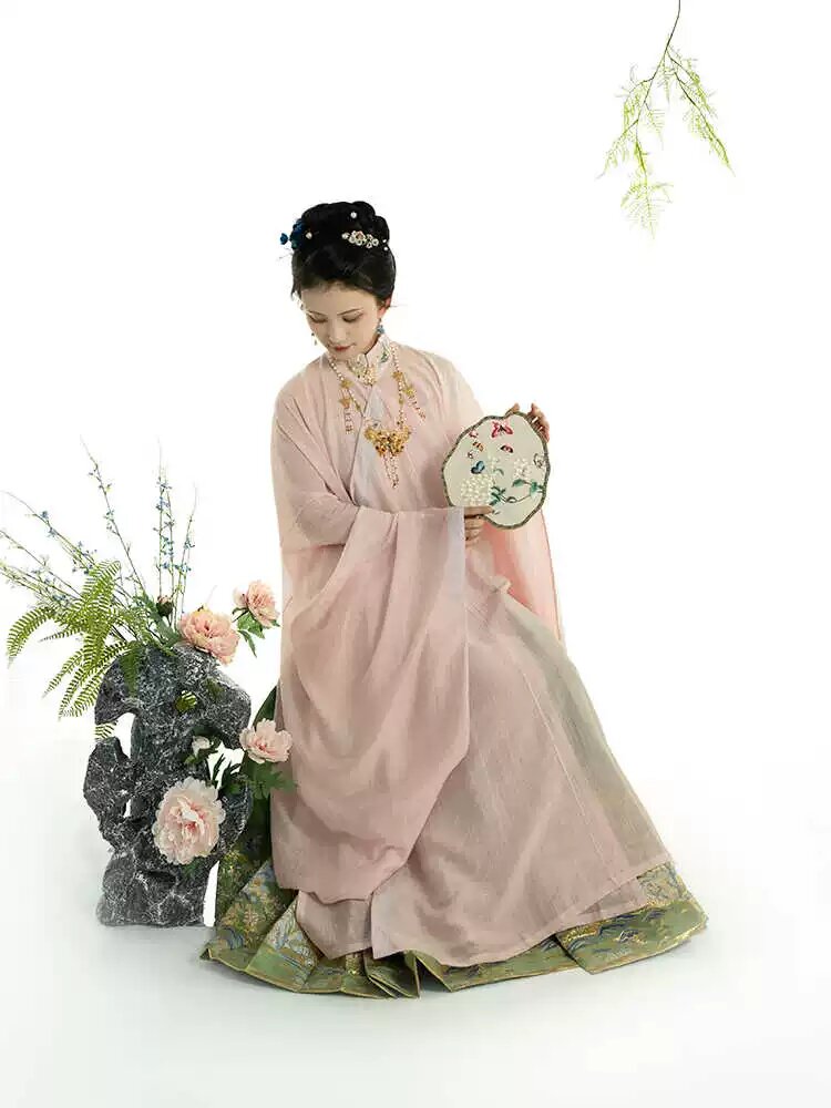 Summer-Ready:The Story of a Little Girl in a Lightweight Hanfu Dress Summer-Ready:The Story of a Little Girl in a Lightweight Hanfu Dress