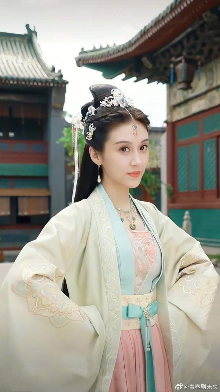 The Rise of Hanfu Barbie:Imperial Concubine Doll in Modern Fashion The Rise of Hanfu Barbie:Imperial Concubine Doll in Modern Fashion