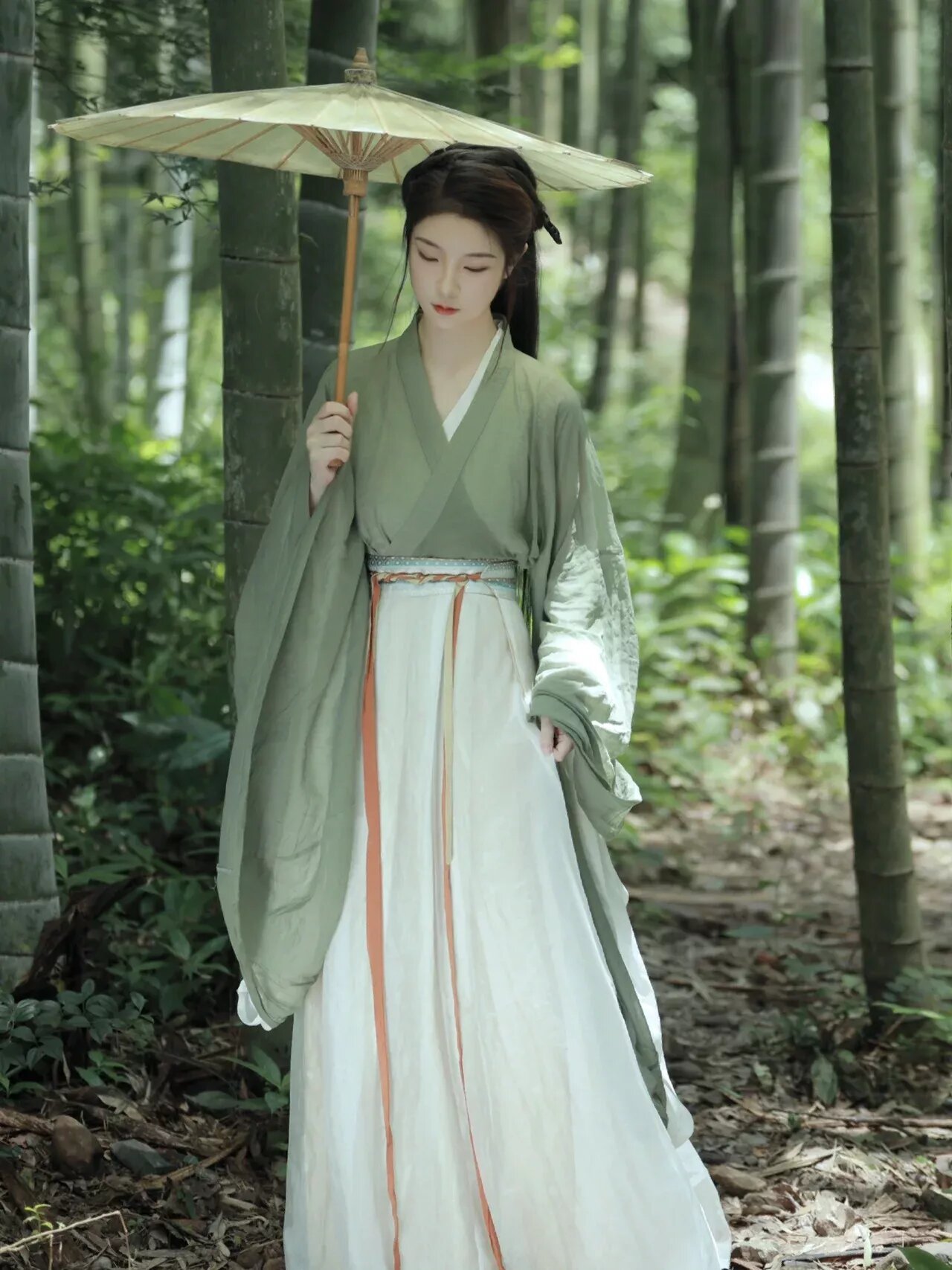 Ancient Charm of Waist Chains in Hanfu Traditional Chinese Clothing Ancient Charm of Waist Chains in Hanfu Traditional Chinese Clothing