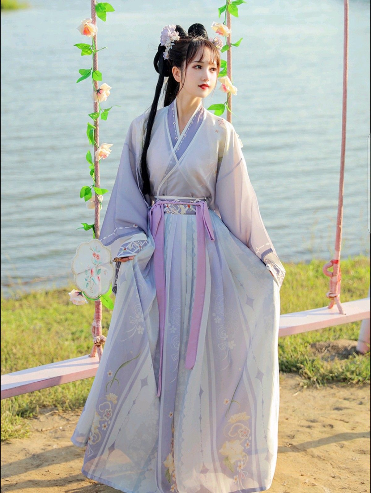 Autumn Splendor:The Revival of Hanfu in Vibrant Hues