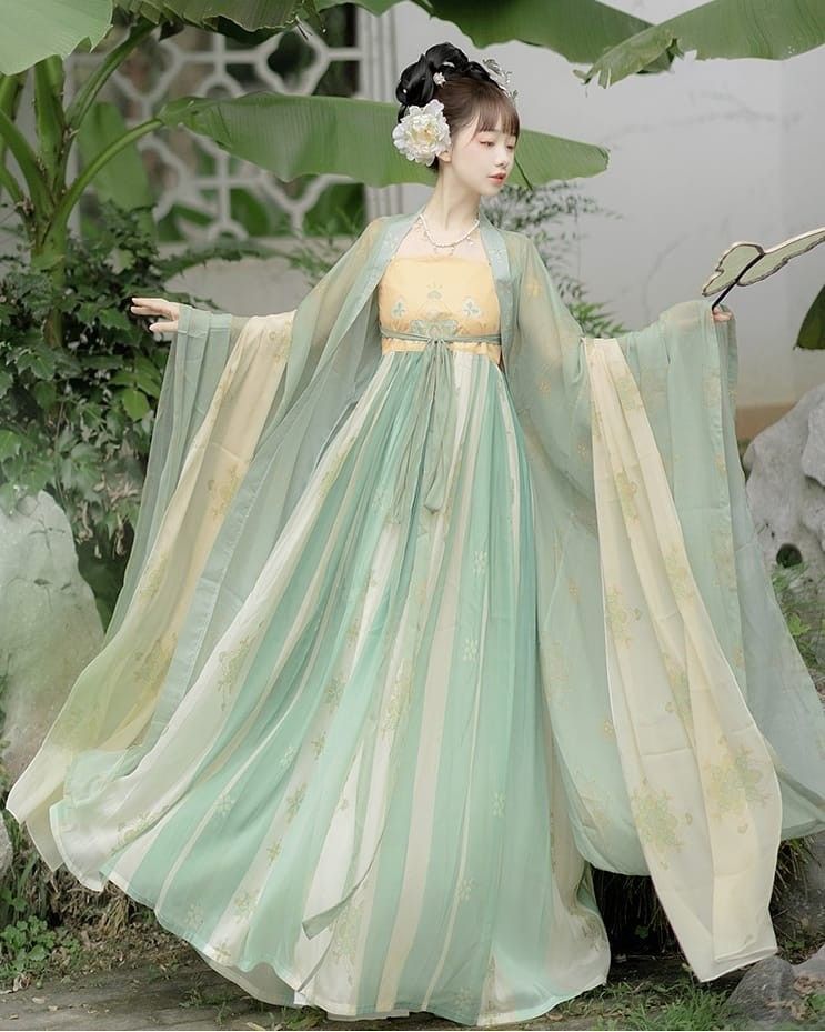 Modernizing Traditional Hanfu Skirts:The Evolution of Cultural Elegance Modernizing Traditional Hanfu Skirts:The Evolution of Cultural Elegance