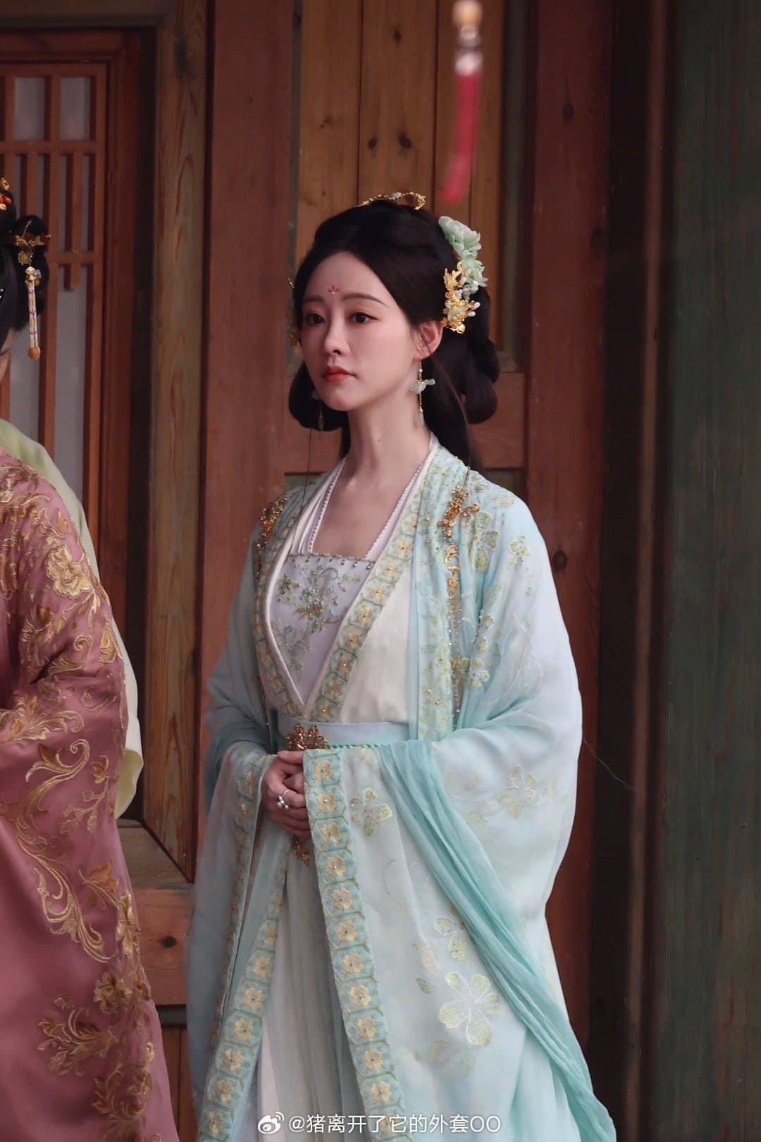 Plus-Size Women Embracing Hanfu Fashion:How to Hide the Curves in Traditional Chinese Attire Plus-Size Women Embracing Hanfu Fashion:How to Hide the Curves in Traditional Chinese Attire