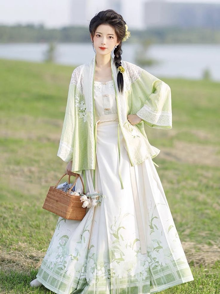 Unveiling the Originality of Qingyi Huachang:The Splendor of Traditional Hanfu in its Purest Form Unveiling the Originality of Qingyi Huachang:The Splendor of Traditional Hanfu in its Purest Form