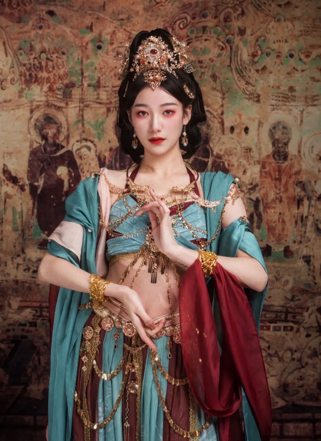 Elastic Dance Qipao:The Dynamic Beauty of Traditional Chinese Clothing Elastic Dance Qipao:The Dynamic Beauty of Traditional Chinese Clothing