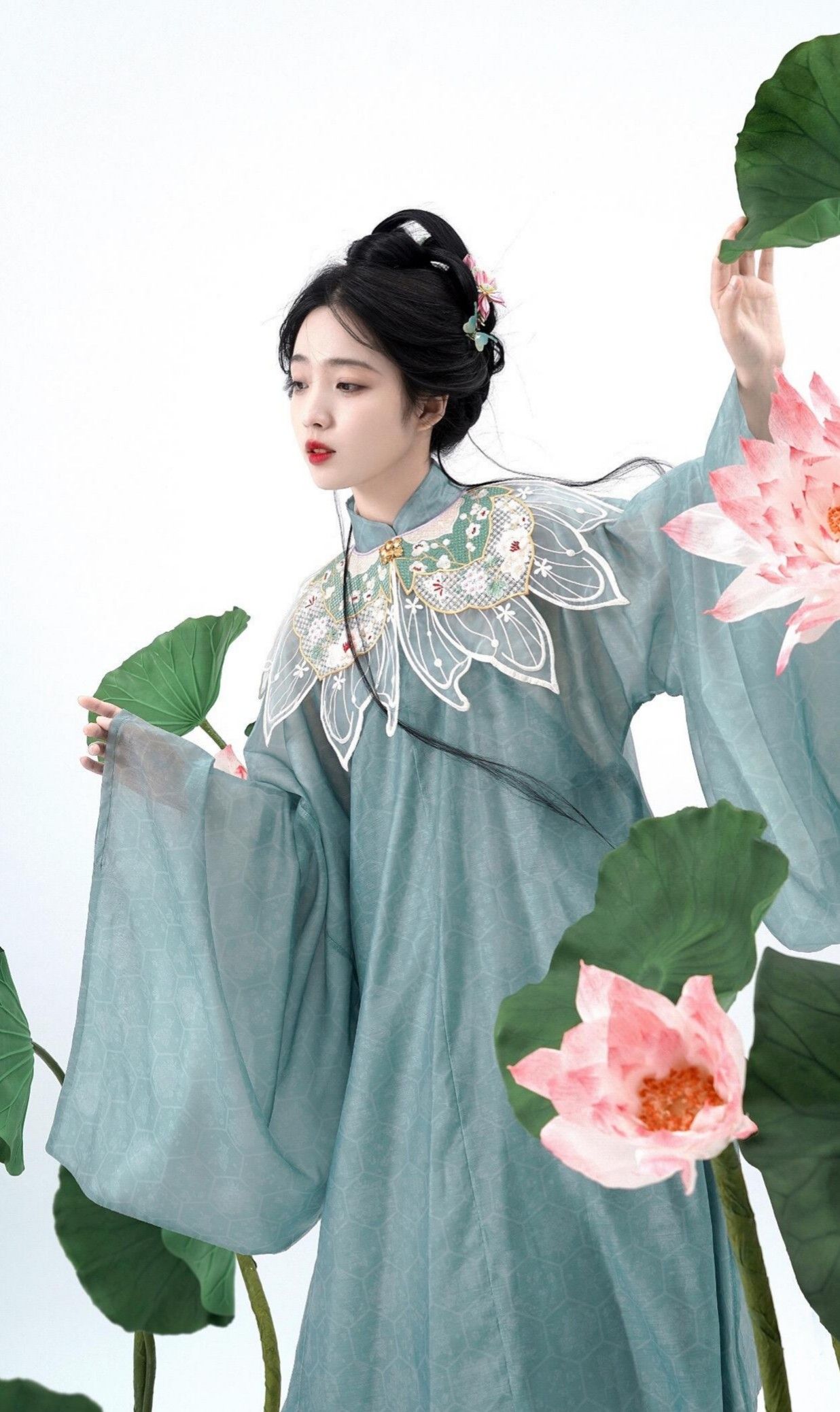 Refashioning Traditional Qipao for Young Girls:A Modern Fashion Journey