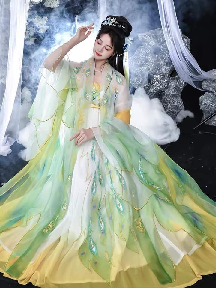 The Controversy Surrounding the Open-Forked Cheongsam and its Risk of Exposure