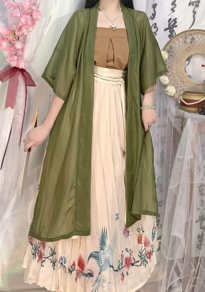 The Splendor of Hanfu:Exploring the Yuzhao Orders Style and Its Allure