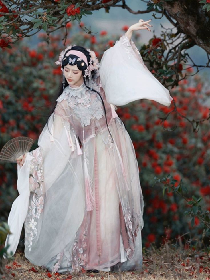 A Purple Hanfu Journey:A Girls Fashionable Autumn and Winter in Traditional Chinese Attire