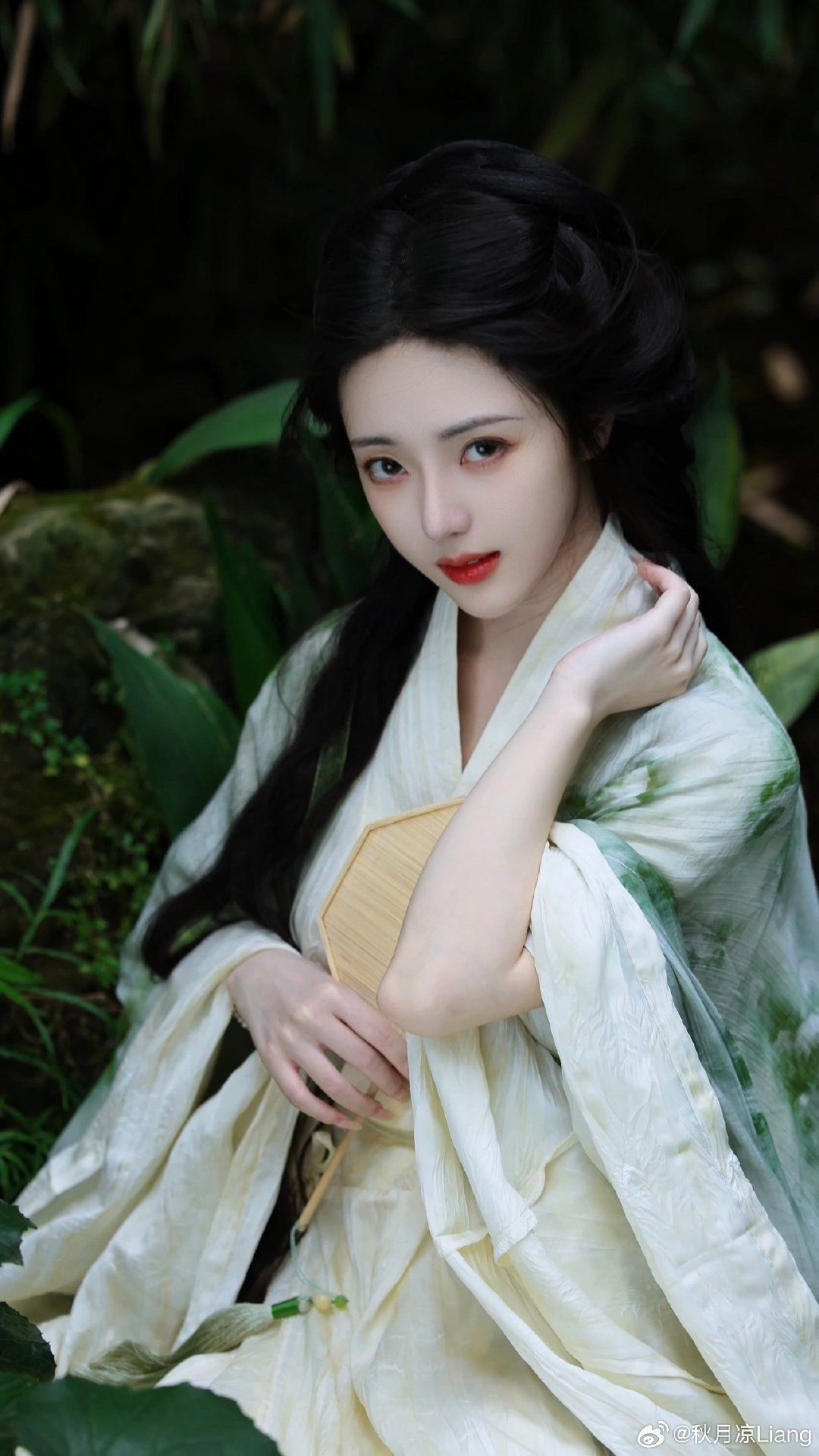Silk Cheongsam for Little Girls:Embracing the Elegance of Traditional Chinese Fashion Silk Cheongsam for Little Girls:Embracing the Elegance of Traditional Chinese Fashion