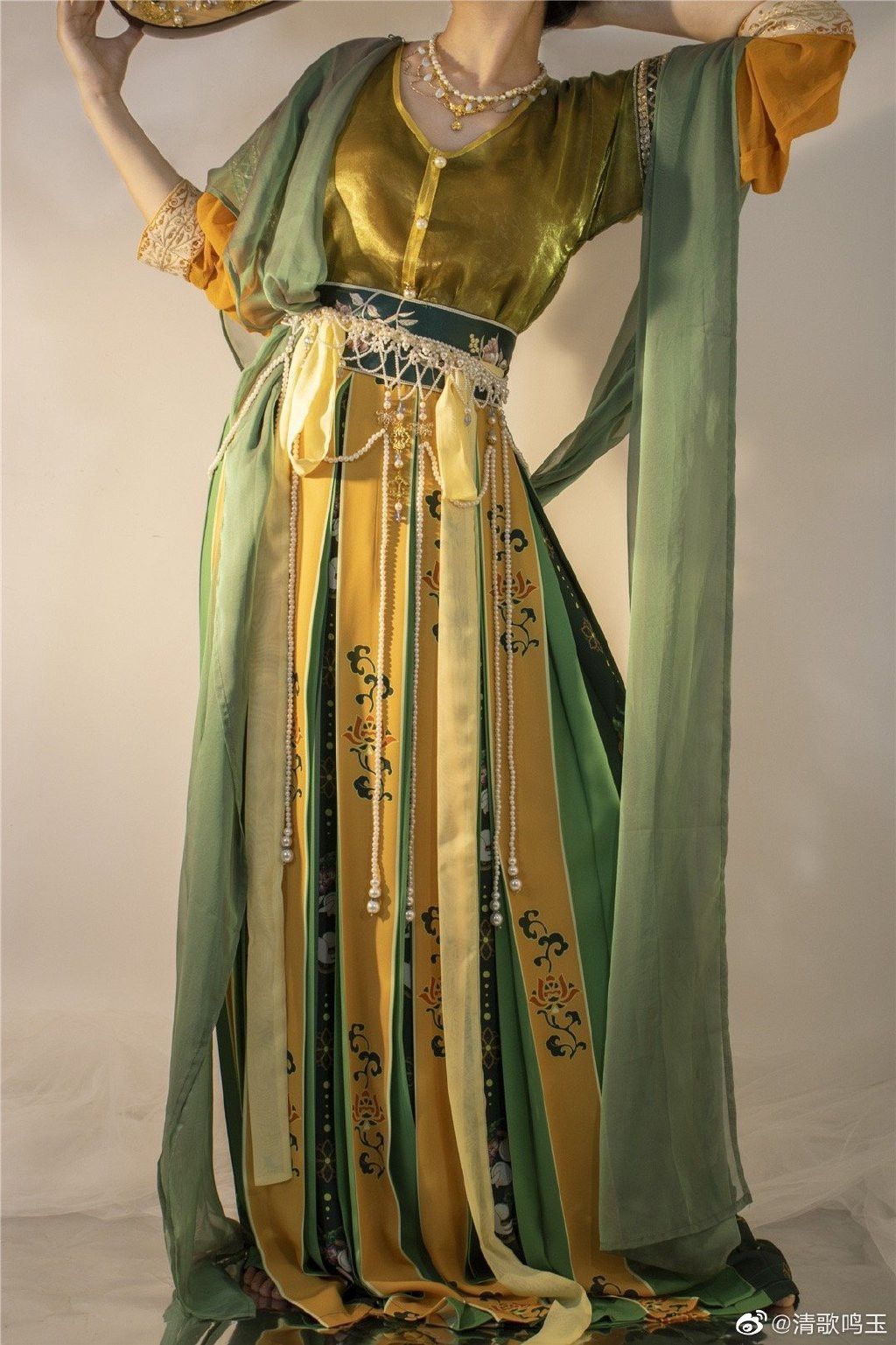 The Ethereal Beauty of Qianziwens Horseface Skirt