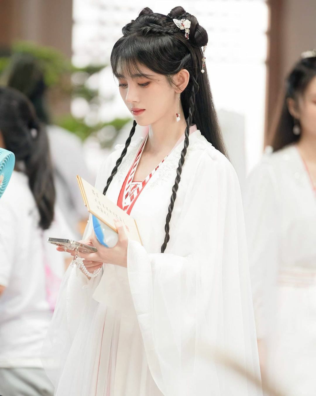 The Red Horseface Skirt as a Symbol of Traditional Chinese Wedding Ceremony The Red Horseface Skirt as a Symbol of Traditional Chinese Wedding Ceremony