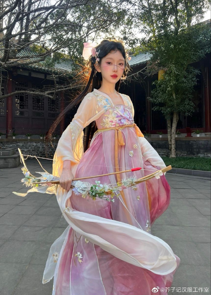 The Celebration of Chinese New Year:The Short-Style Horseface Skirt