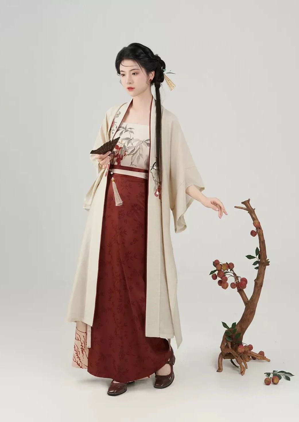 The Allure of Baiyings Qipao:A Closer Look into the Elegance of Traditional Chinese Dress The Allure of Baiyings Qipao:A Closer Look into the Elegance of Traditional Chinese Dress